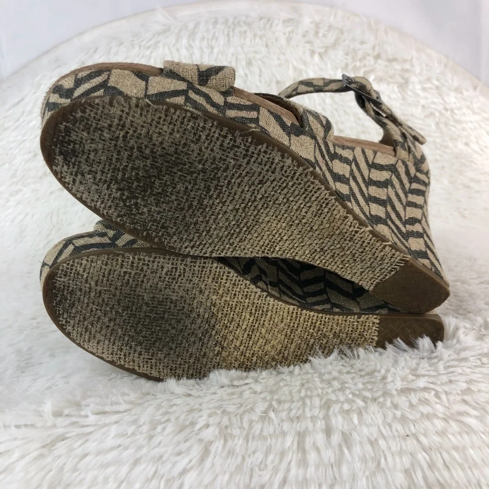 TOMS Chevron Espadrille Type Wedges. EUC.